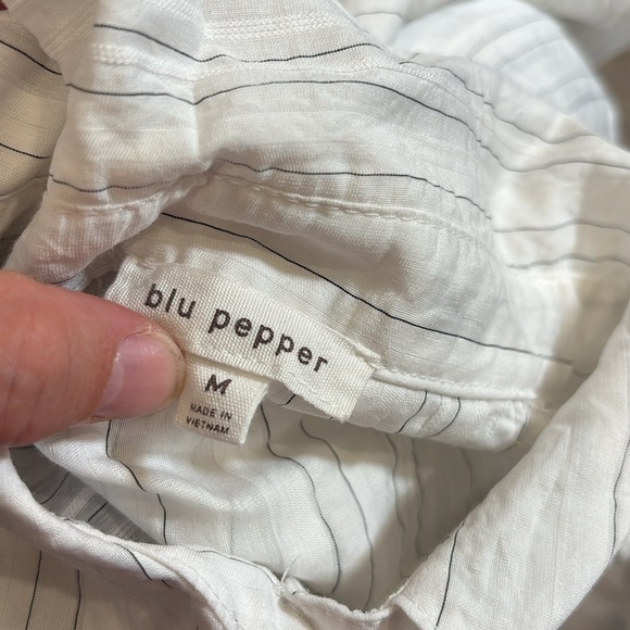 Blu Pepper White Long Sleeve Collar Shirt with Tight Ruffled Sleeves - Picture 5 of 6